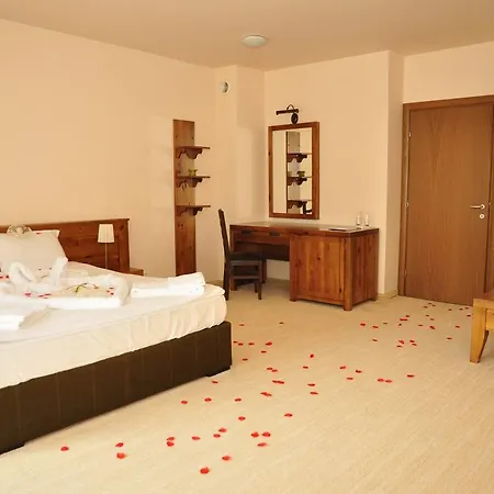 Хотел 3 планини 3*