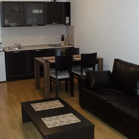 3 Mountains בנסקו