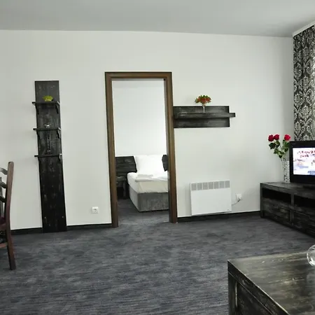 מלון 3 Mountains בנסקו