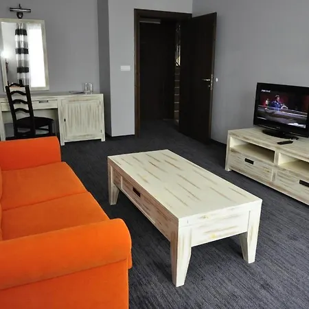 3 Mountains מלון בנסקו