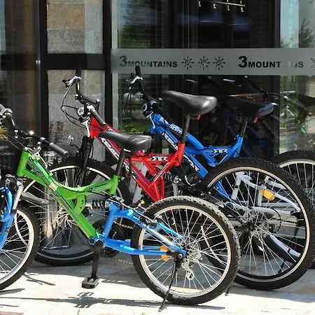 3 Mountains בנסקו