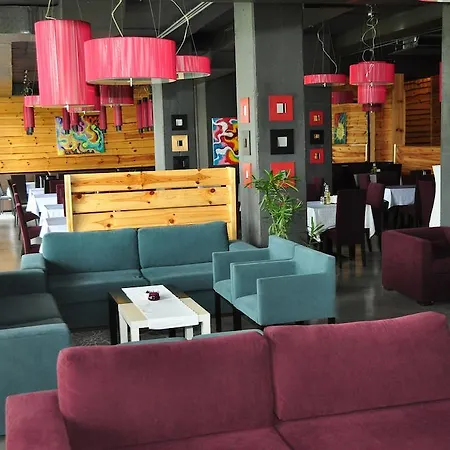 מלון 3 Mountains בנסקו